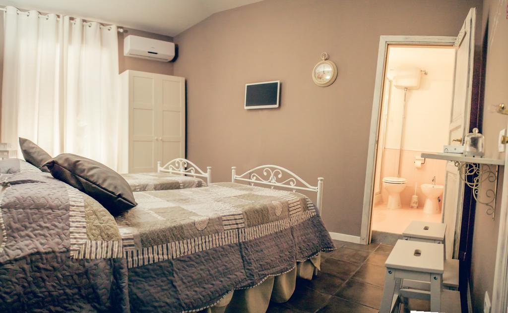 Bed and Breakfast La Peonia Neapel Zimmer foto